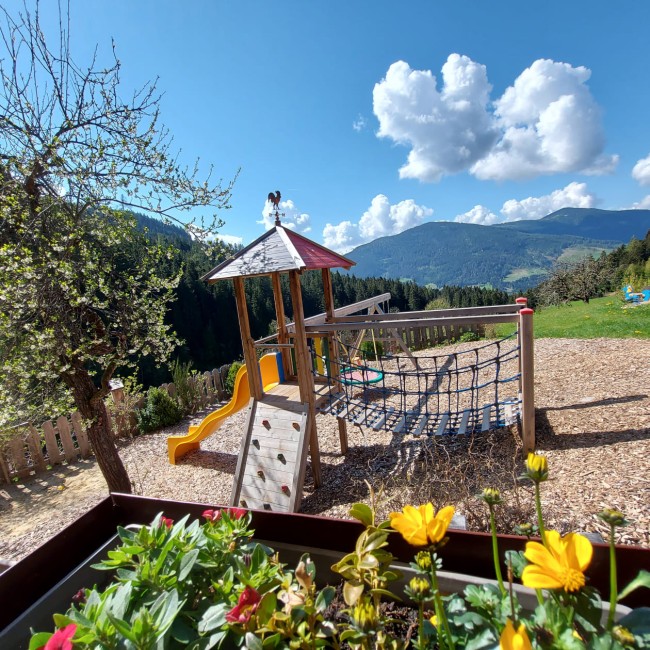 Großer Kinderspielplatz auf dem Ferienbauernhof in Eben im Pongau