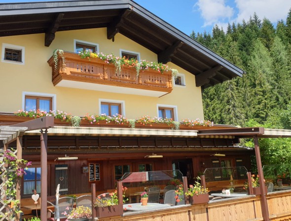 Halmgut food station in Eben im Pongau
