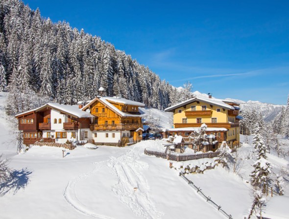 Winter panorama vacation farm Halmgut in the province of Salzburg